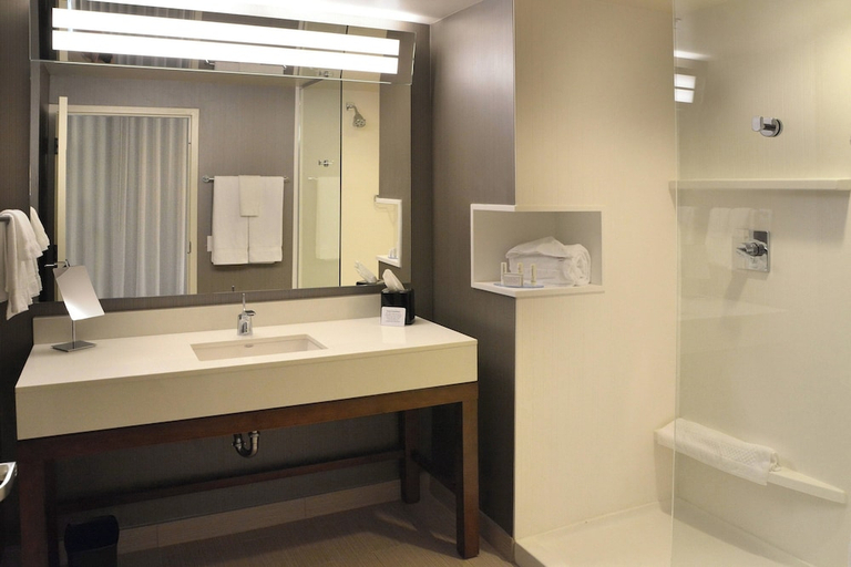 Bathroom 3, Courtyard by Marriott Youngstown Canfield, Mahoning
