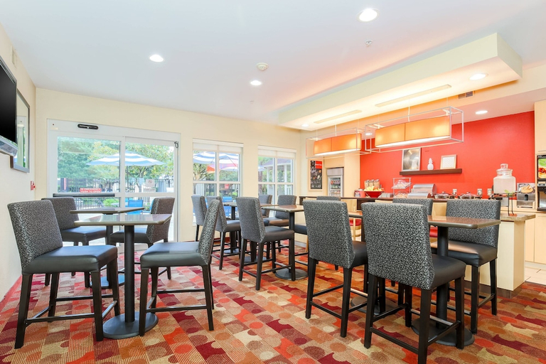 Food & Drinks 5, Sonesta Simply Suites Houston Brookhollow, Houston