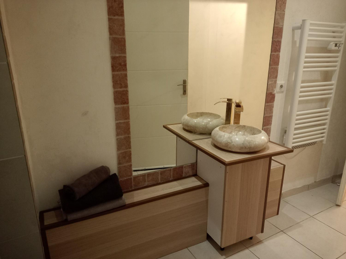 Bathroom 3, CHAMBRES D'HOTES 4 Allee Richemond, Ain
