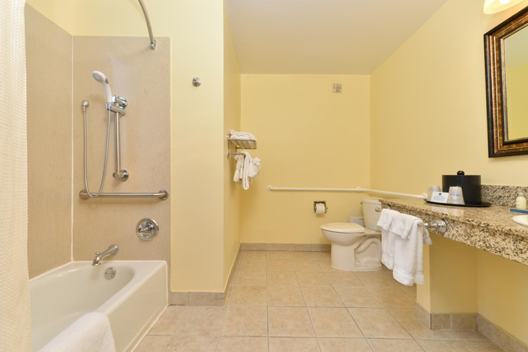 Bathroom 3, St Charles Inn, Superior Hotel, Orleans