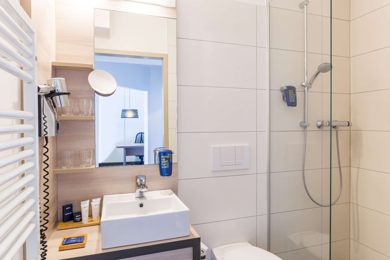 Bathroom 5, Park Inn by Radisson Göttingen, Göttingen
