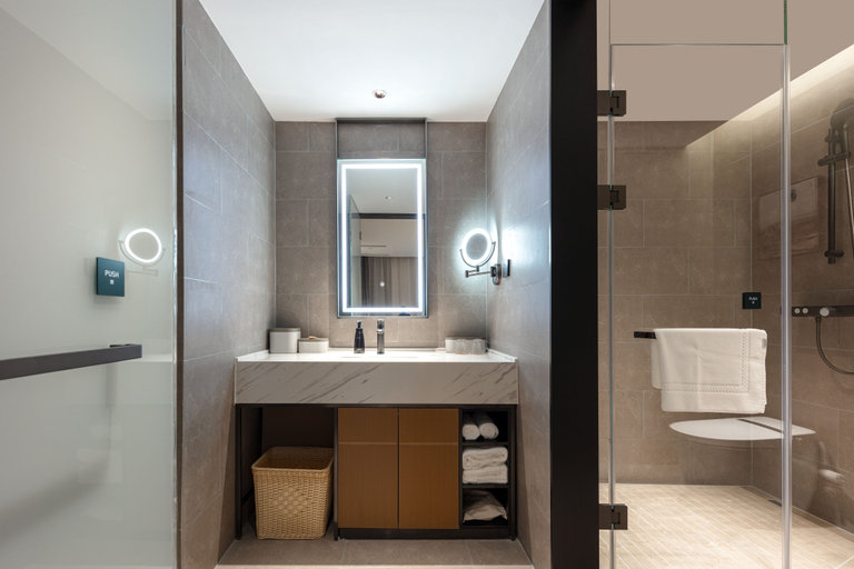 Bathroom 3, Atour Hotel Yantai Railway Station South Street, Yantai