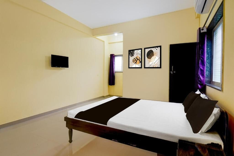 Room 4, hotel jayesh palace, Pune