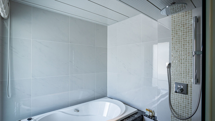 Bathroom 3, Okinawa Exes Naha, Naha