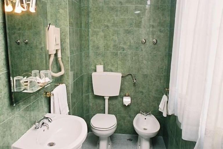 Bathroom 3, Hotel Nazareth, Lisbon