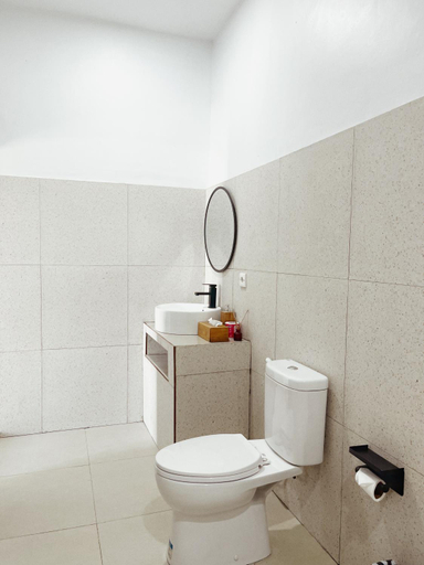 Bathroom 4, Volcano Garden, Bangli