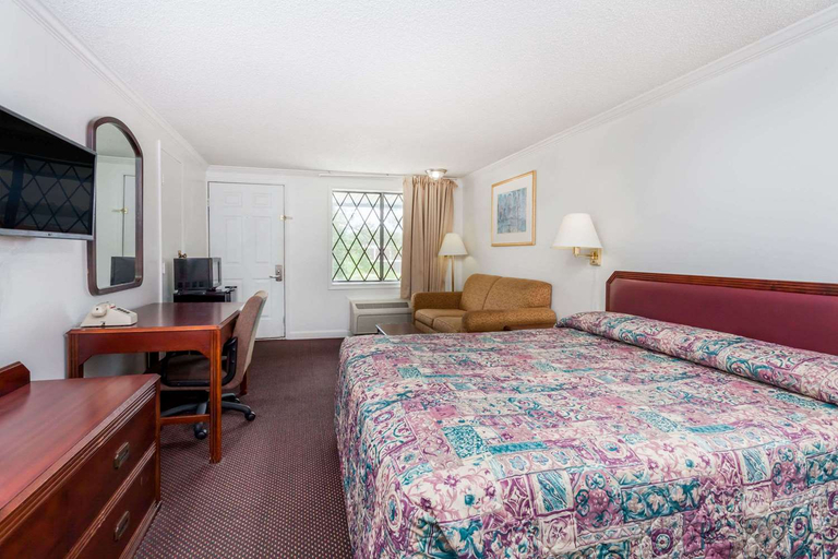 Bedroom 5, Knights Inn Columbia, Lexington