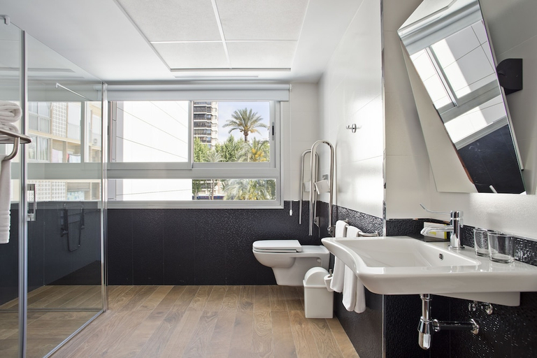 Bathroom 5, INNSiDE Costablanca, Alicante