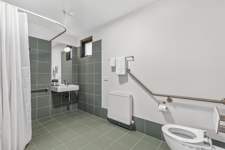 Bathroom 3, Nelse Lodge, Falls Creek Alpine Resort