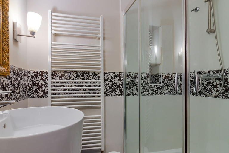 Bathroom 4, Rizzo, Brasov
