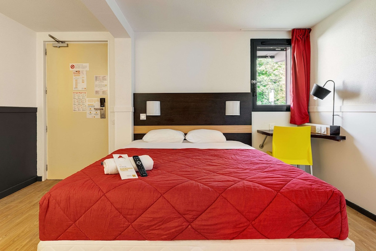 Bedroom 4, Premiere Classe Bethune - Fouquières Les Béthune, Pas-de-Calais