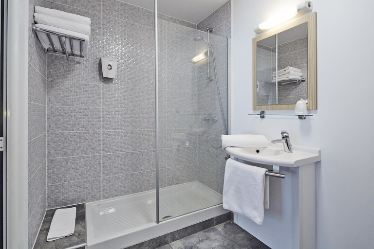 Bathroom 5, Premiere Classe Avignon Sud - Parc des Expositions, Vaucluse