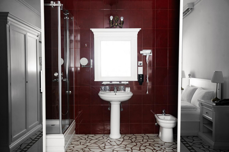 Bathroom 2, Jardin Hotel Belgrade, Belgrade