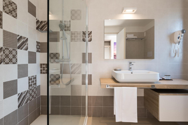 Bathroom 3, Nicolaus club Bagamoyo Resort, Cosenza