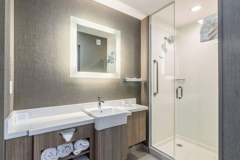 Bathroom, SpringHill Suites Oklahoma City Downtown/Bricktown, Oklahoma