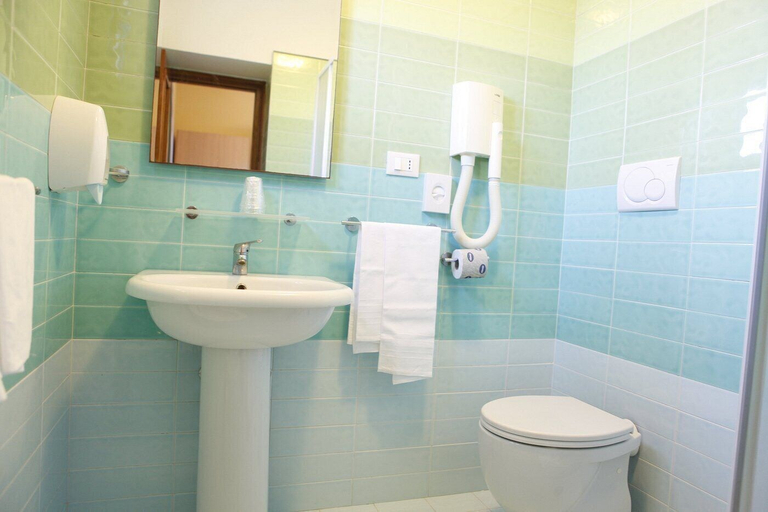 Bathroom 4, Hotel Villa Giulia, Livorno