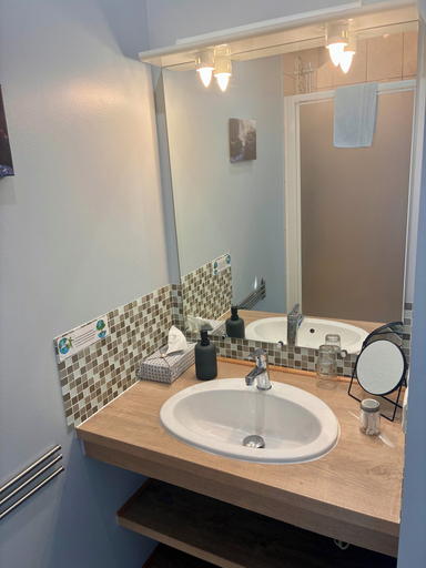 Bathroom 5, L'Oustaloise, Hérault