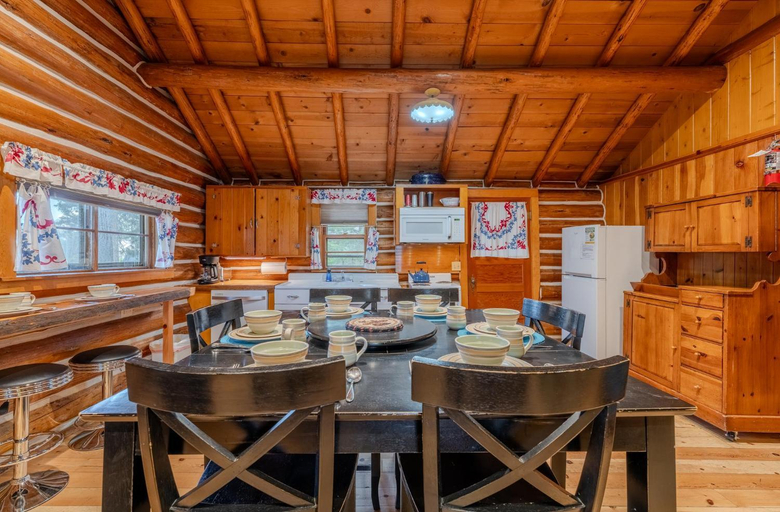 Food & Drinks, YCC Cabin, Gallatin