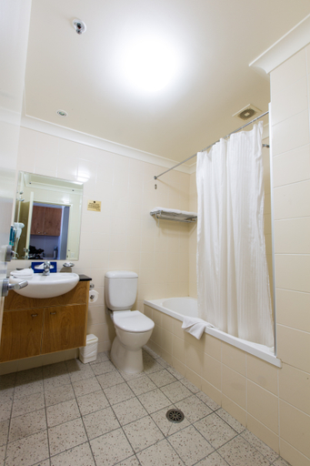 Bathroom 5, Nesuto Canberra Apartment Hotel, Canberra