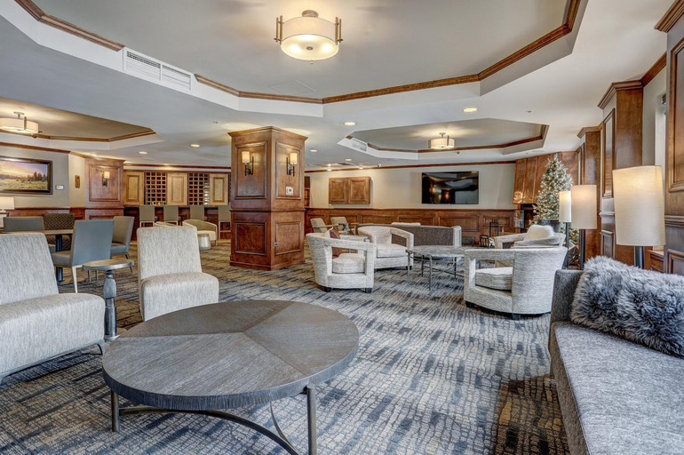 Food & Drinks 5, Steps to Winter Adventures Relaxed Condo With Loft, Summit