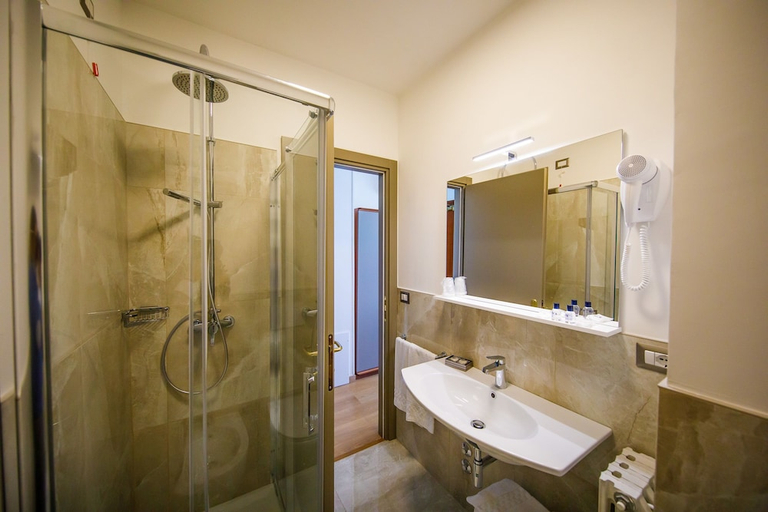 Bathroom 4, Hotel Lido, Perugia