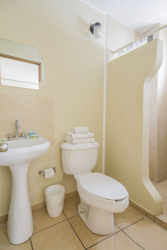Bathroom 3, Hotel Mateos 1215, León