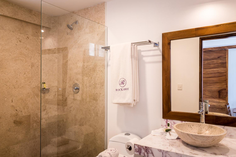 Bathroom 3, Hotel Rockaway, Dist. Pochutla