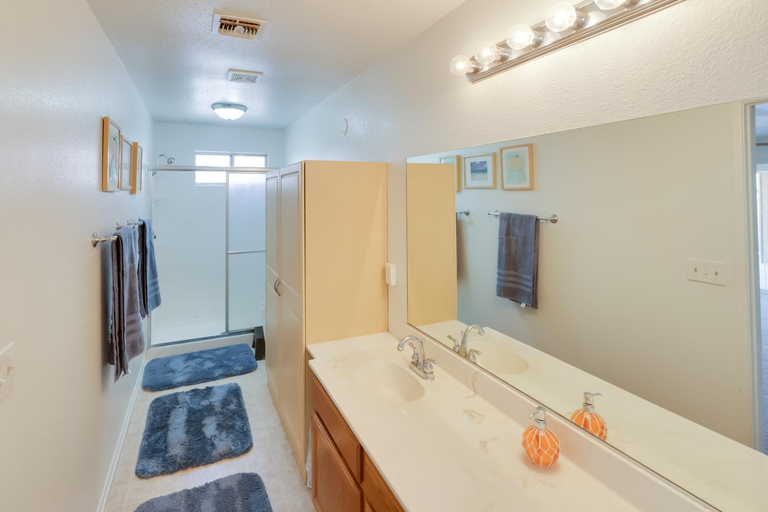 Bathroom 3, Quaint Bullhead City Getaway ~ 2 Mi to River!, Mohave