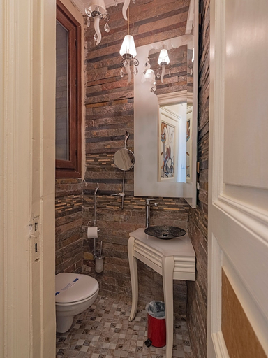 Bathroom 3, RAGIP PASHA APARTMENTS, Beyoğlu