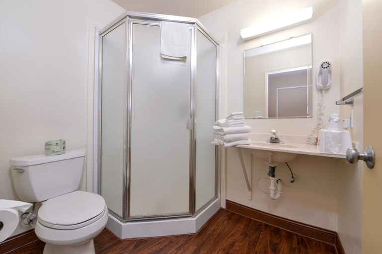 Bathroom, Valued Stay Madison, Dane