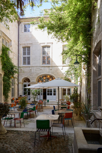 4, L'Arlatan, Bouches-du-Rhône