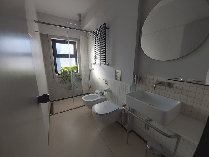 Bathroom 5, Albergo Lachea, Catania