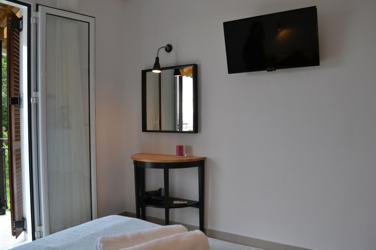 Others 5, Iliana Studios, Ionian Islands