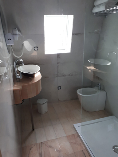 Bathroom 4, Hotel Le Yachtman, Charente-Maritime