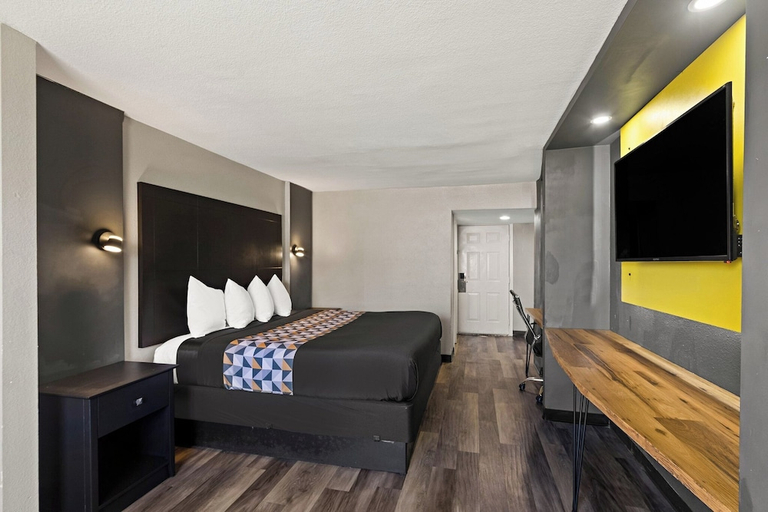 Bedroom 2, Scottish Inns Austin Downtown, Travis