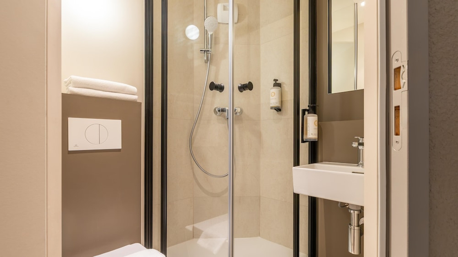 Bathroom 5, Premiere Classe Marne La Vallee - Saint Thibault d, Seine-et-Marne