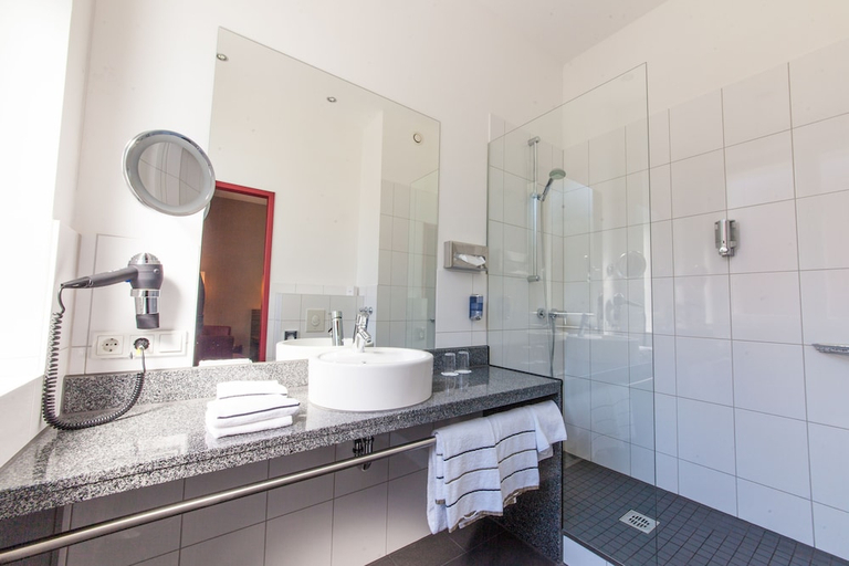 Bathroom 3, Novina Hotel Tillypark, Nürnberg