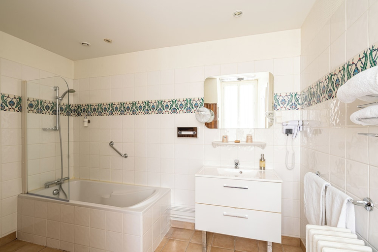 Bathroom 4, Hotel De Labeille, Loiret