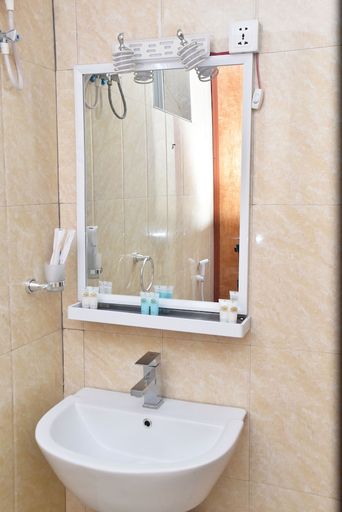 Bathroom 3, Sea Crest Hotel, Kaskazini 'B'