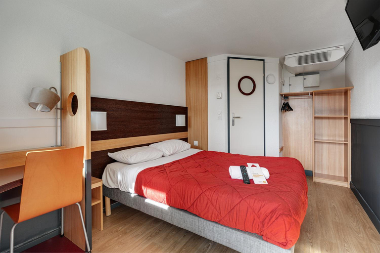 Bedroom 3, Premiere Classe Bethune - Fouquières Les Béthune, Pas-de-Calais