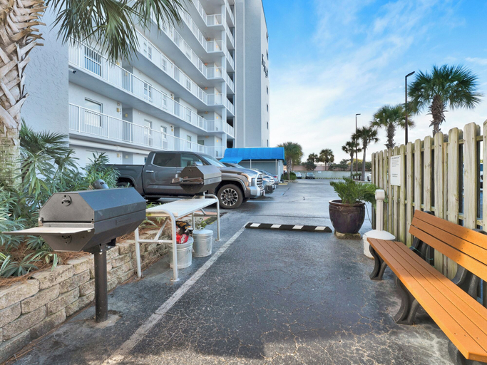 Exterior & Views 2, Sunswept #803, Baldwin