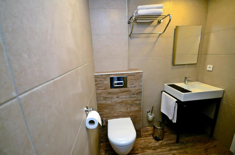 Bathroom 5, Two Seas Hotel, Marmaris