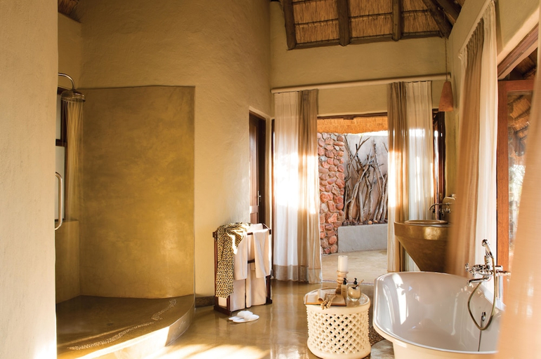 Bathroom 4, Madikwe Hills, Ngaka Modiri Molema