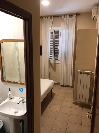 Bathroom 5, H Metropolitan Atocha, Madrid