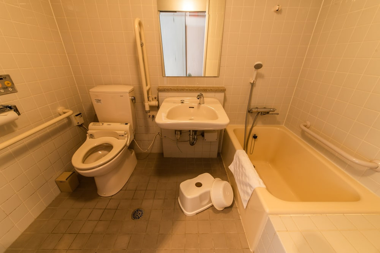 Bathroom 5, Condominio Makishi, Naha