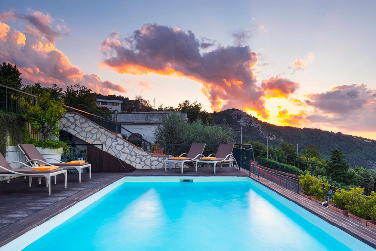Sport & Beauty 2, GOCCE VILLAS - Villa Nana Pool With Amazing Sea View, Napoli