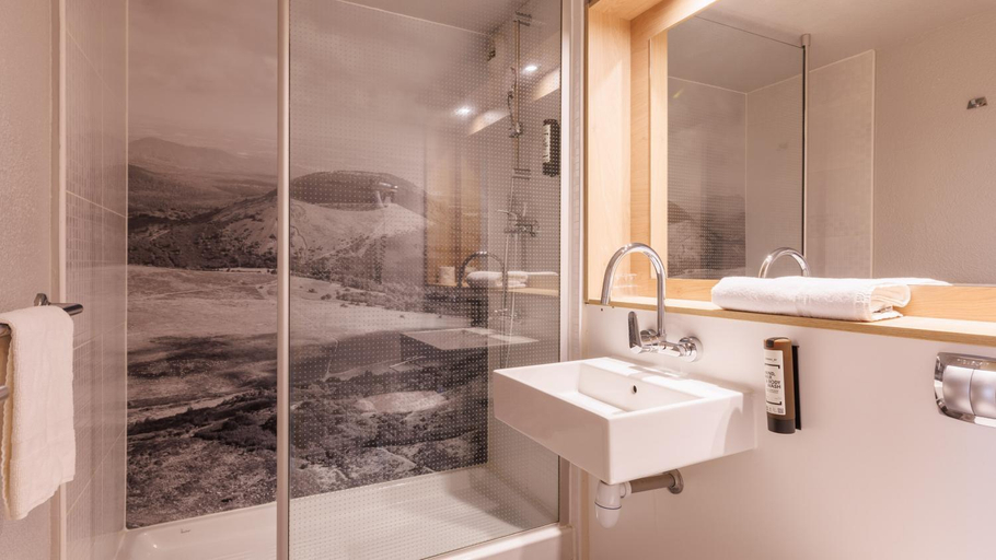 Bathroom 3, Campanile NATURE - Clermont Ferrand Le Brézet, Puy-de-Dôme