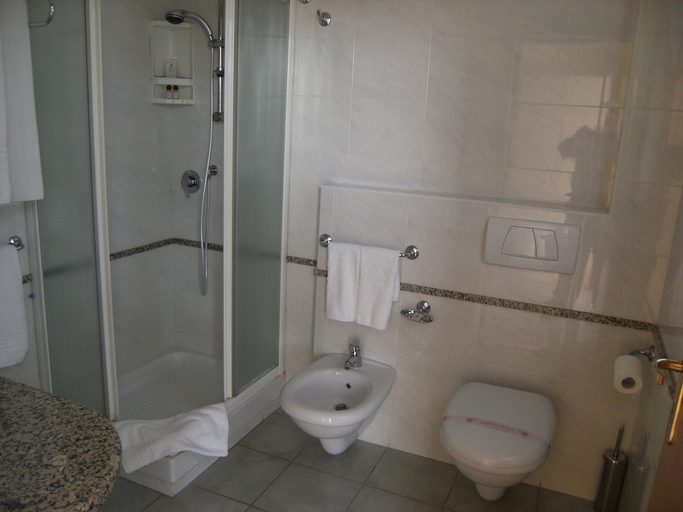 Bathroom 4, Kings House Hotel Resort, Catania