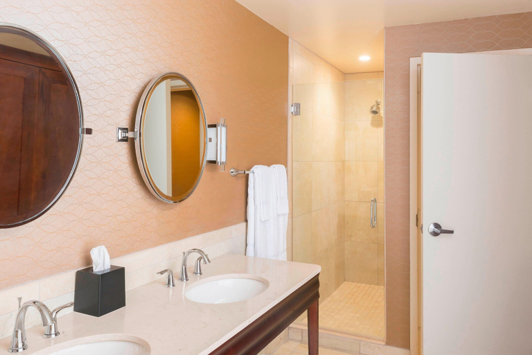Bathroom 4, Sheraton Mesa Hotel at Wrigleyville West, Maricopa