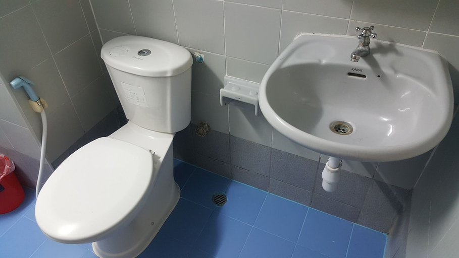 Bathroom 3, Station Hotel, Muang Trang